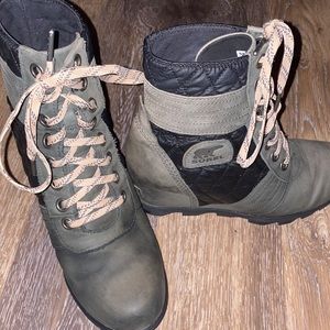 Sorel wedges, barely worn